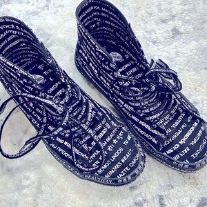 Vans of the Wall gently used size 8